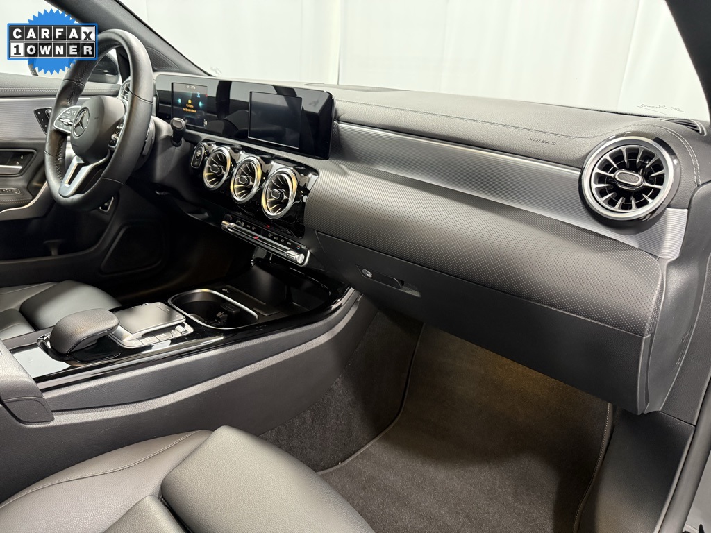 Vehicle image 16 of 31