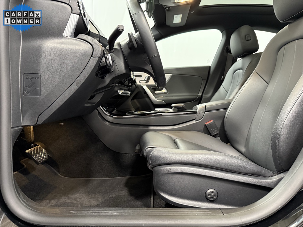 Vehicle image 11 of 31