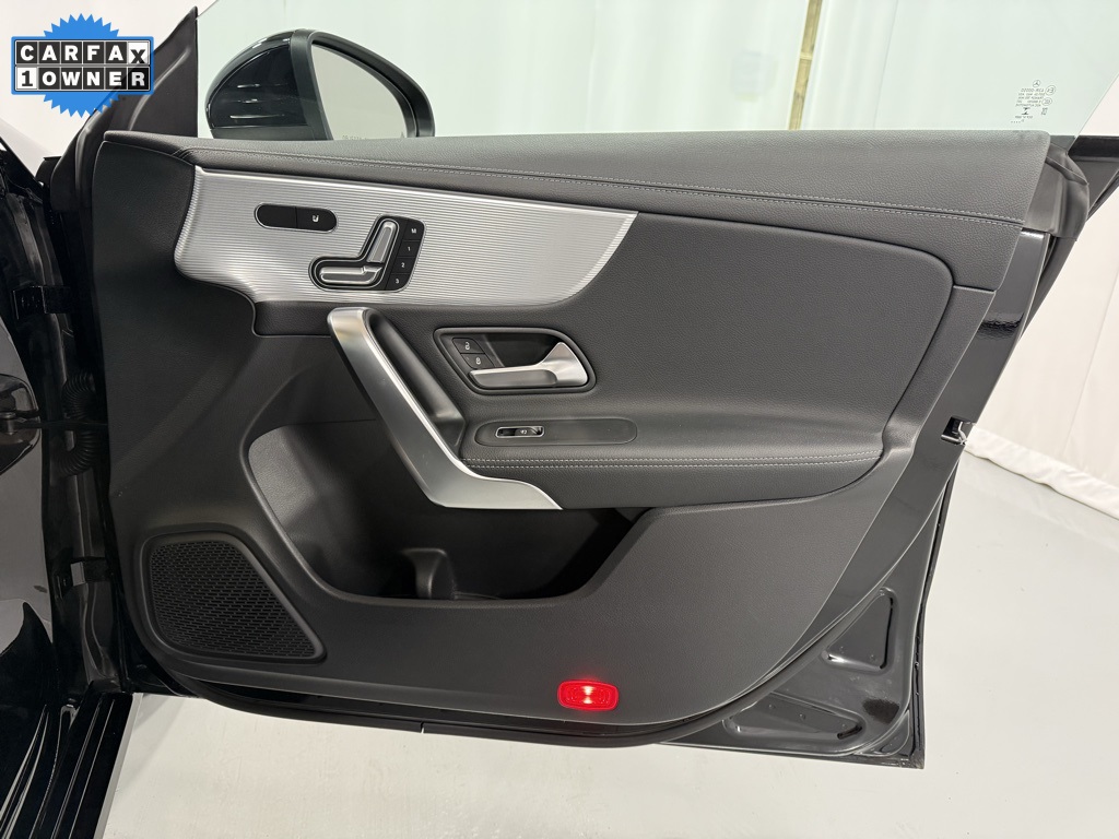 Vehicle image 19 of 31
