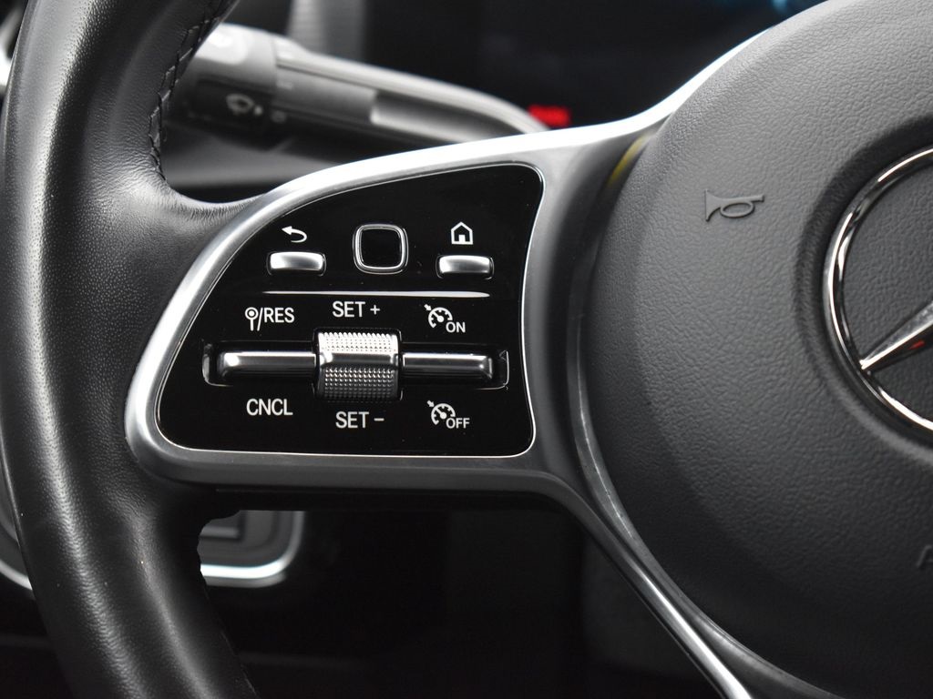 Vehicle image 33 of 38