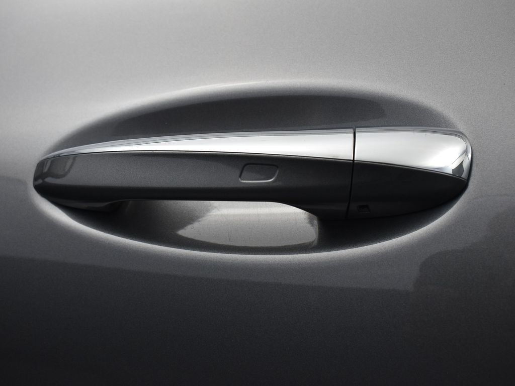 Vehicle image 20 of 38