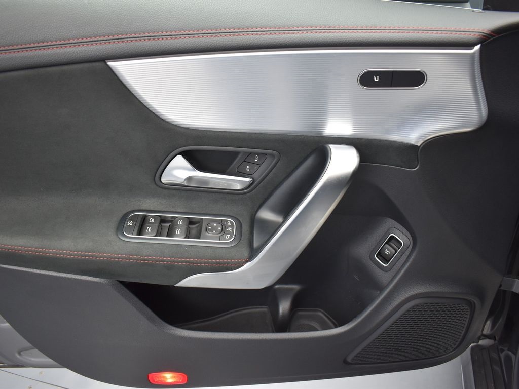 Vehicle image 21 of 38