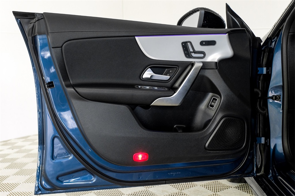 Vehicle image 46 of 61
