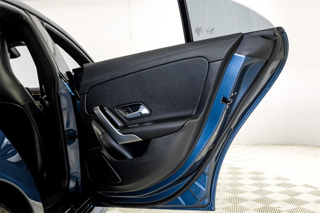 Vehicle image 51 of 61