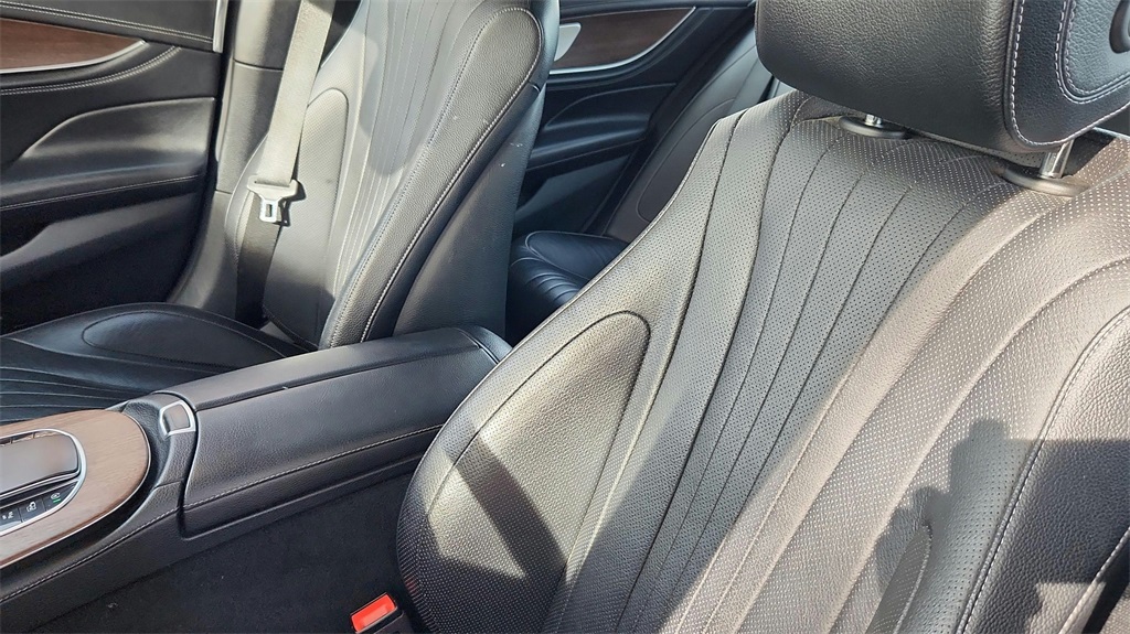 Vehicle image 10 of 34
