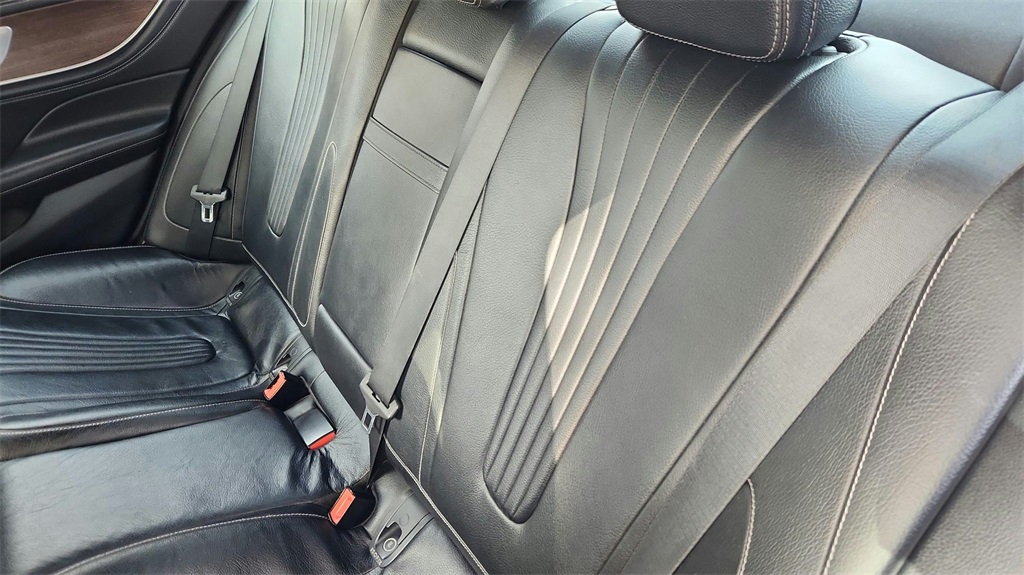 Vehicle image 22 of 34