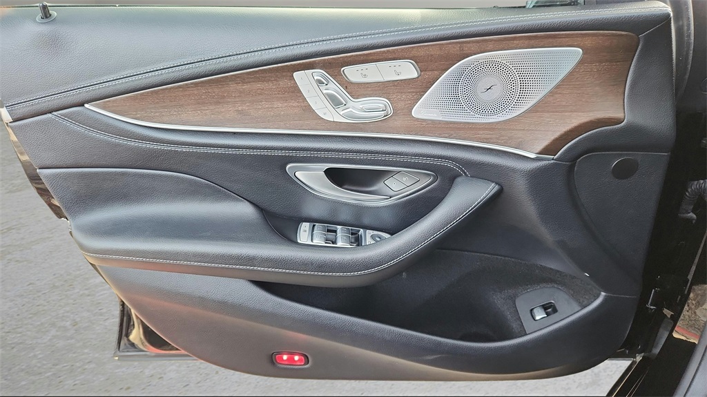Vehicle image 19 of 34