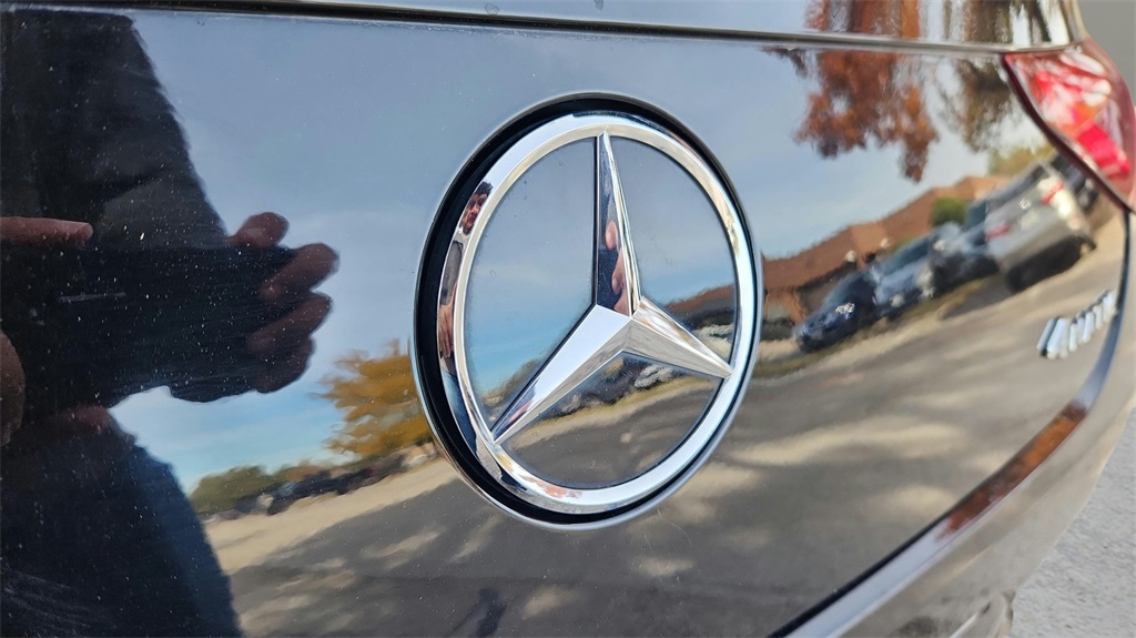 Vehicle image 25 of 34