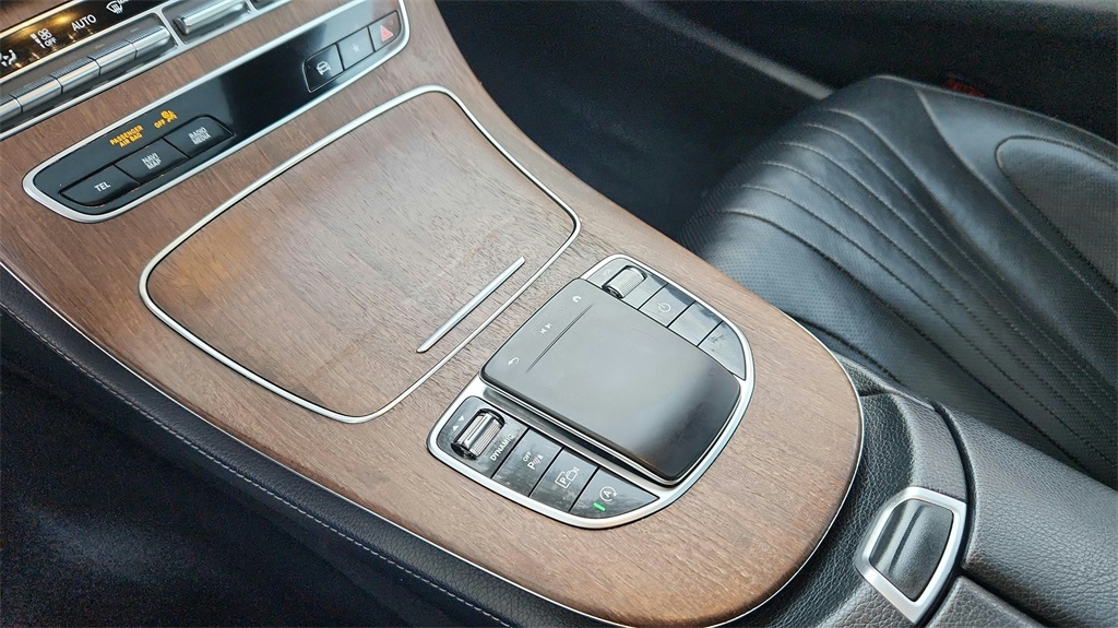 Vehicle image 14 of 34