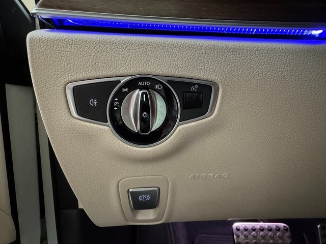 Vehicle image 21 of 29
