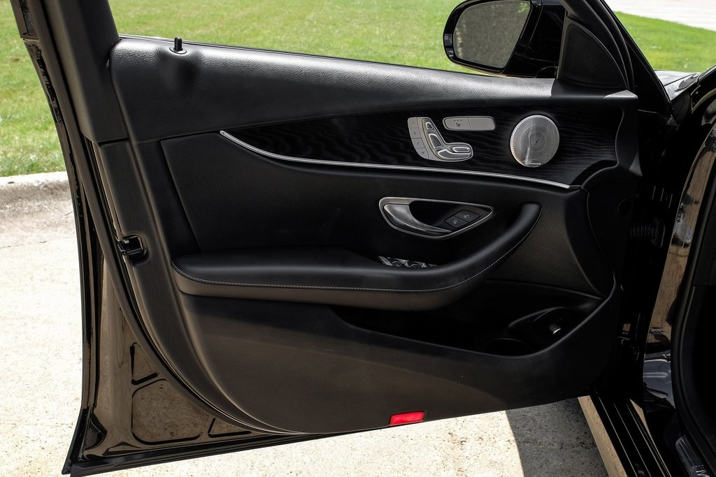 Vehicle image 38 of 57