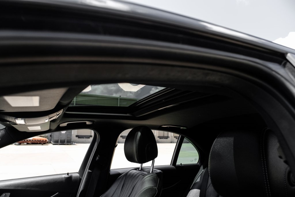 Vehicle image 32 of 57