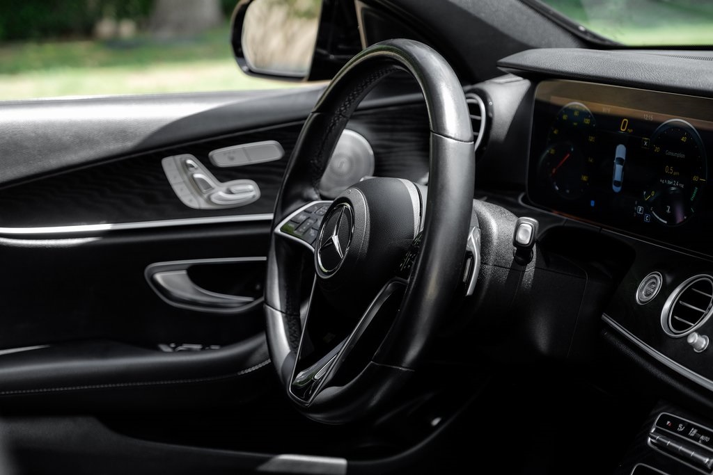 Vehicle image 31 of 57