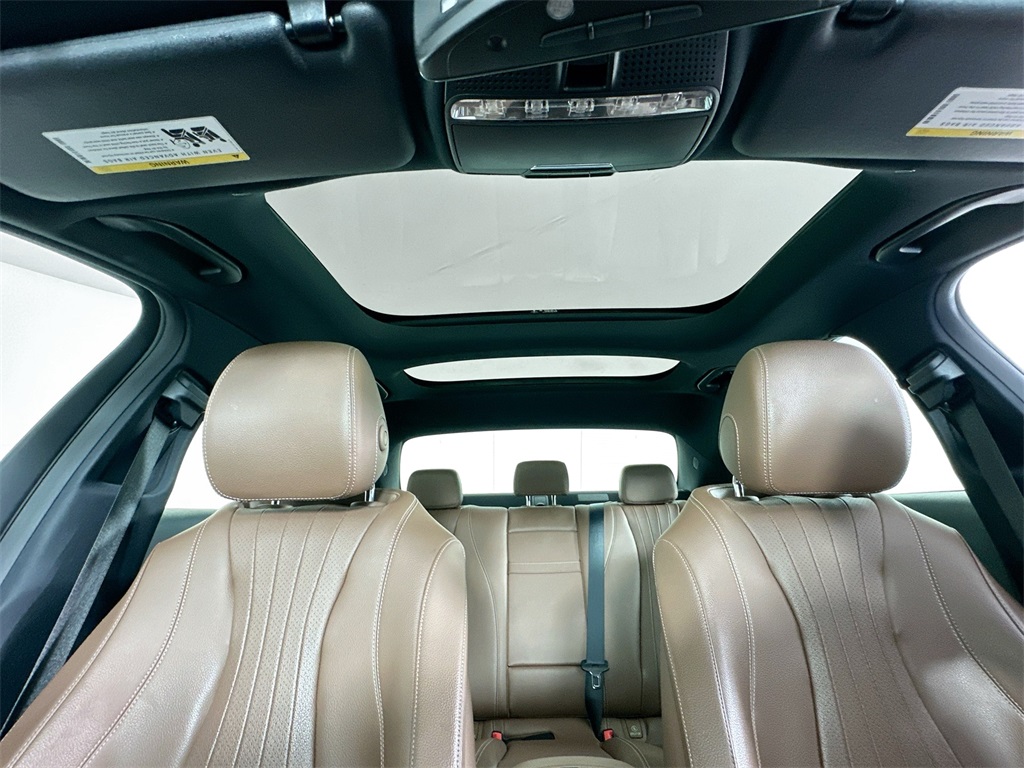 Vehicle image 15 of 33