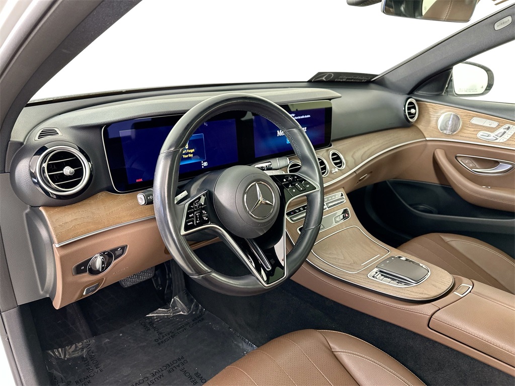 Vehicle image 18 of 33
