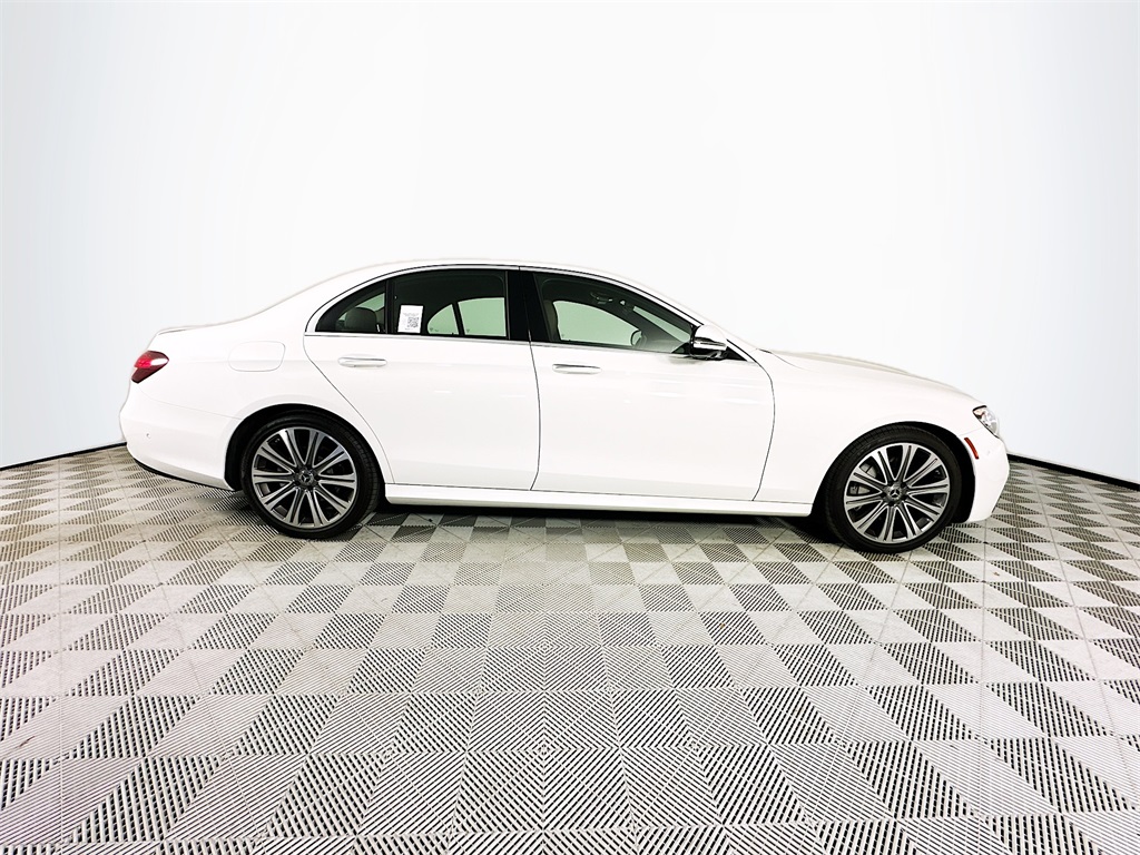 Vehicle image 4 of 33