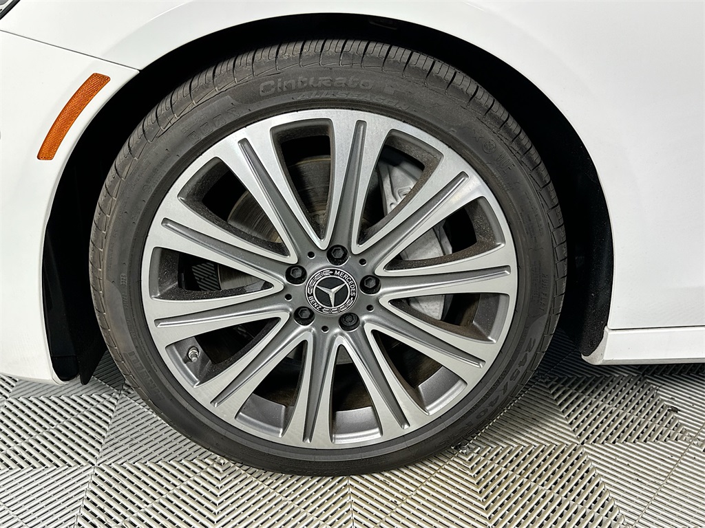Vehicle image 10 of 33