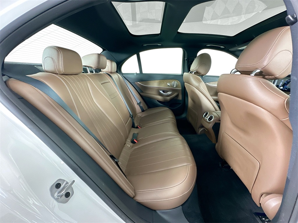 Vehicle image 12 of 33