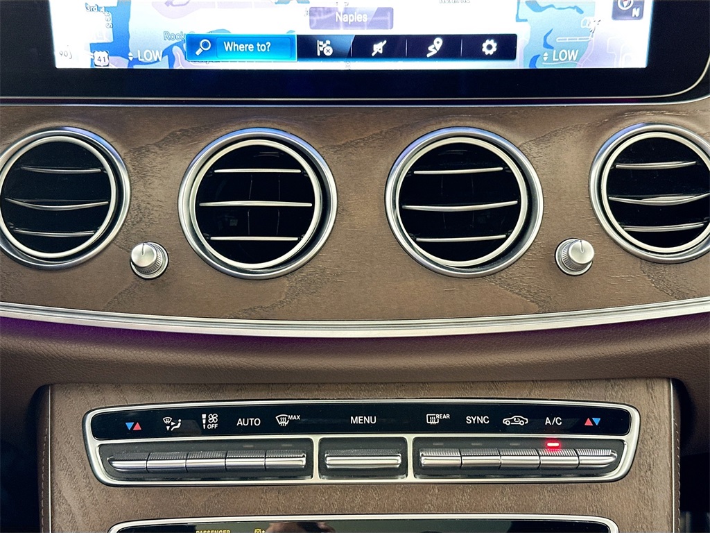Vehicle image 25 of 33