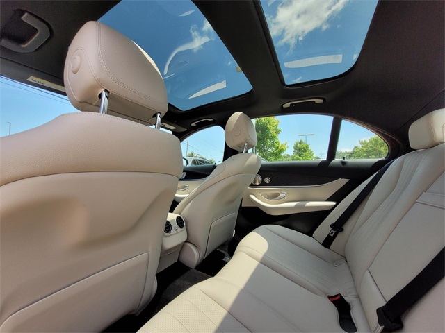 Vehicle image 31 of 35