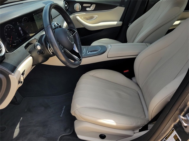 Vehicle image 27 of 35