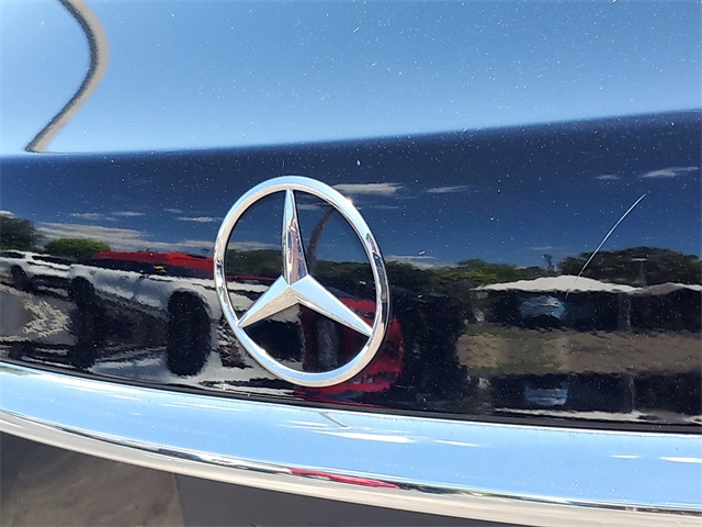 Vehicle image 8 of 31