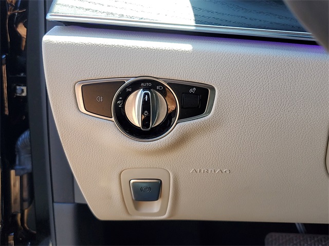 Vehicle image 22 of 31