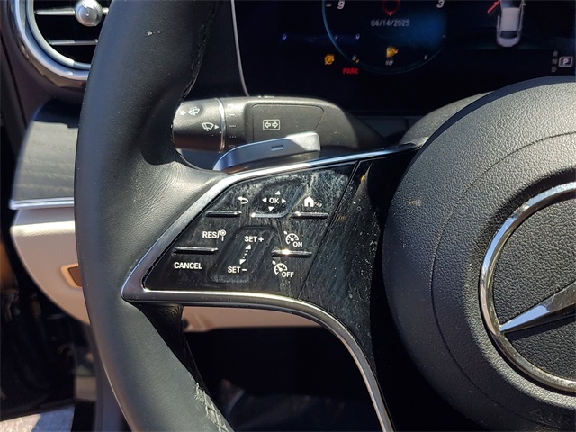Vehicle image 23 of 31