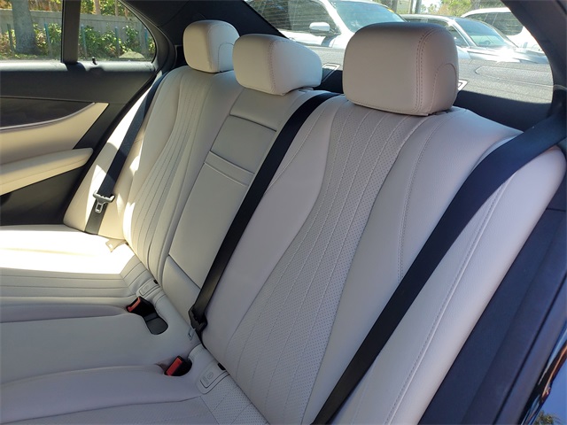 Vehicle image 13 of 31