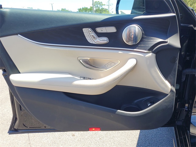 Vehicle image 21 of 31