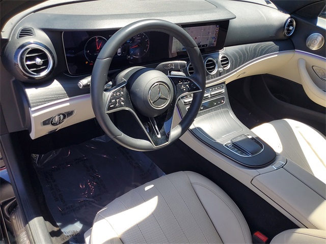 Vehicle image 17 of 31