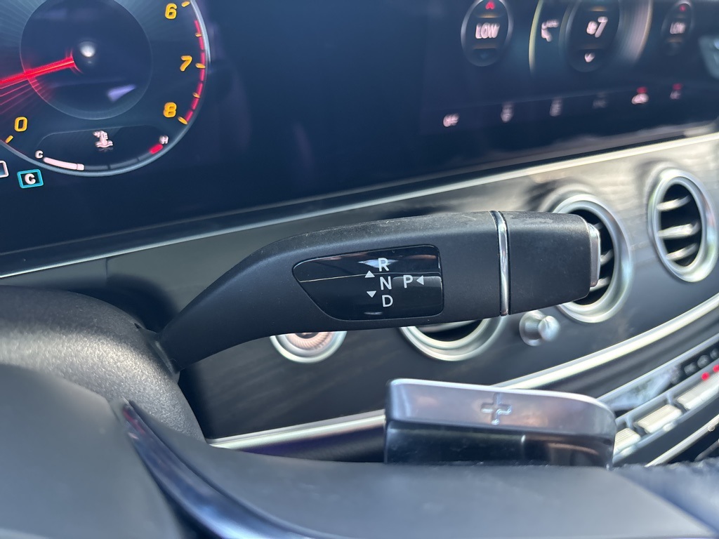 Vehicle image 21 of 49