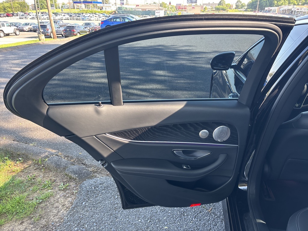 Vehicle image 18 of 49