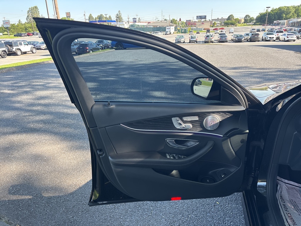 Vehicle image 17 of 49