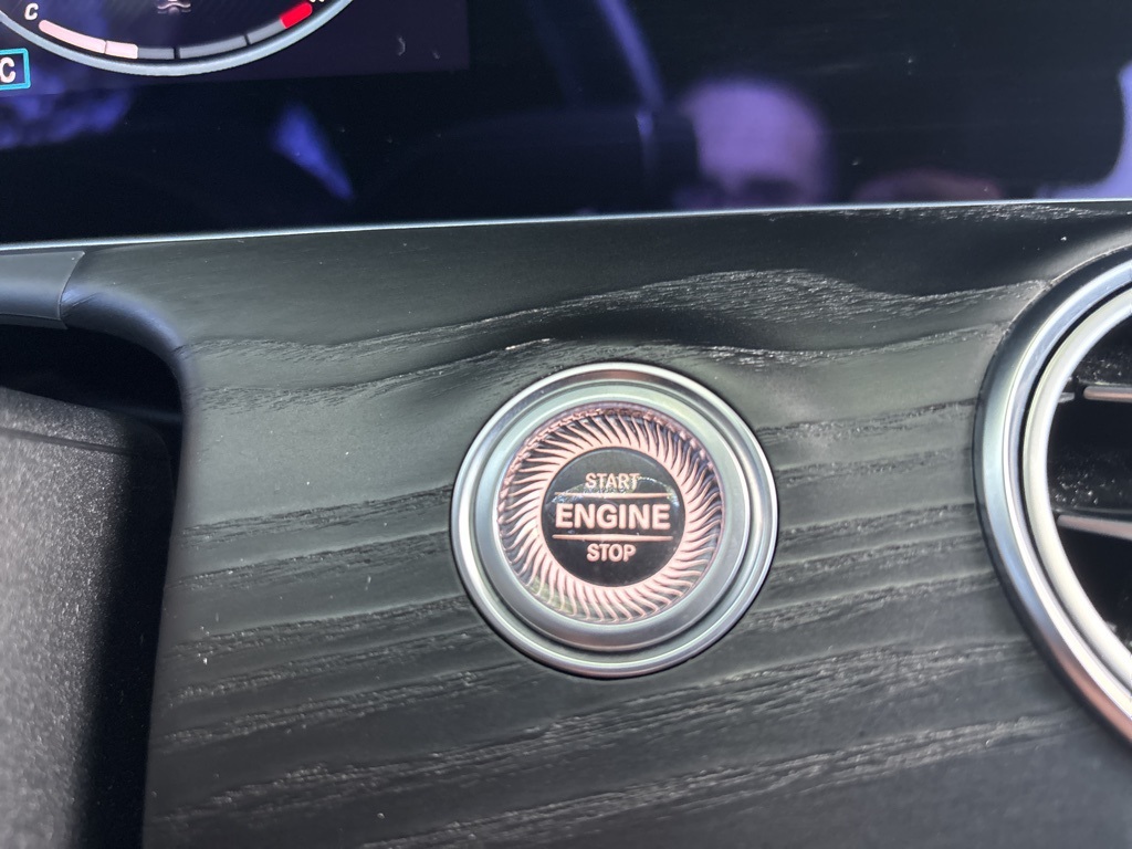 Vehicle image 33 of 49