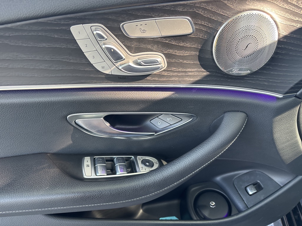 Vehicle image 25 of 49