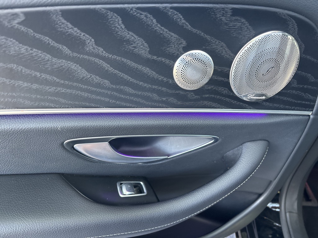 Vehicle image 26 of 49
