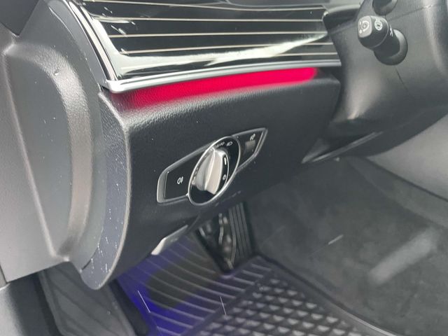 Vehicle image 20 of 32