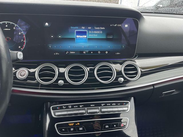 Vehicle image 21 of 32