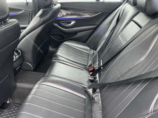 Vehicle image 14 of 32