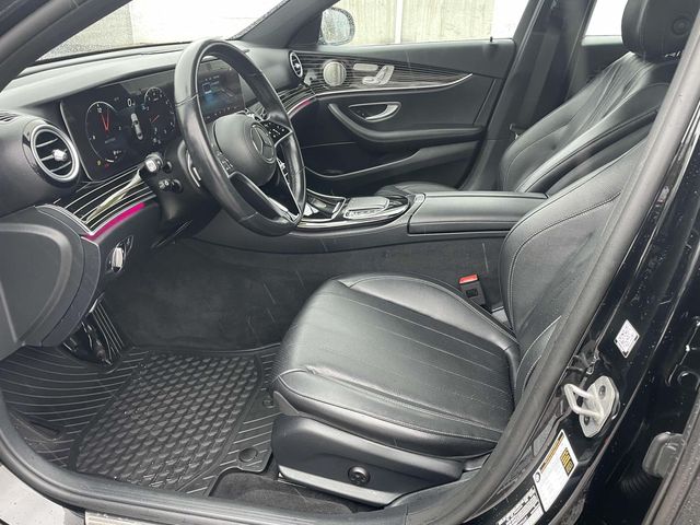 Vehicle image 17 of 32