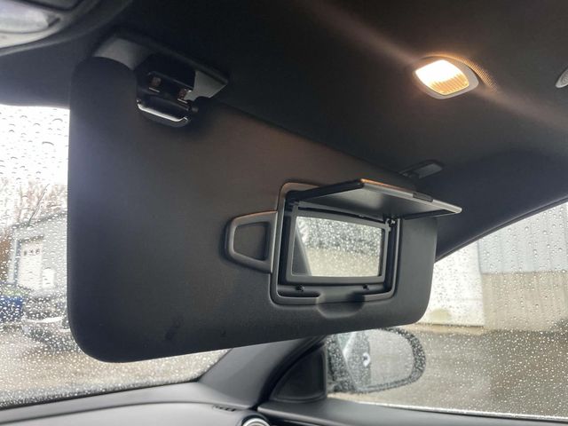 Vehicle image 26 of 32