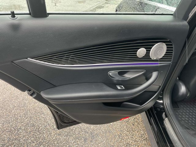 Vehicle image 15 of 32