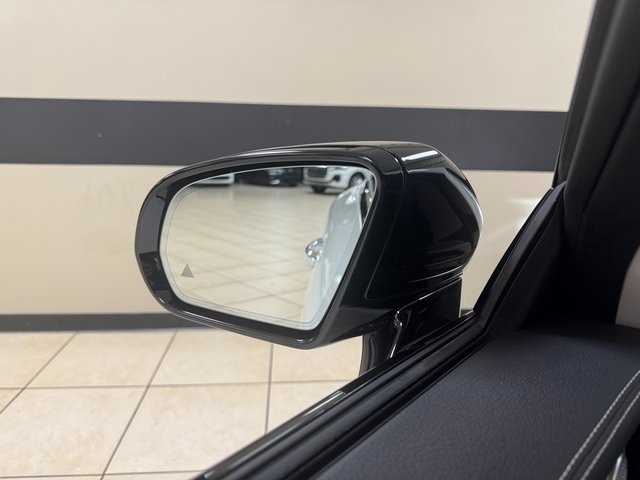 Vehicle image 31 of 32