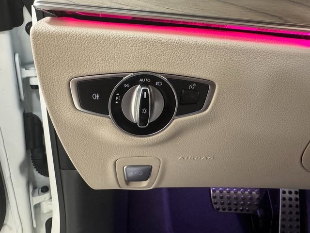 Vehicle image 24 of 32