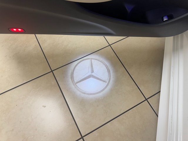 Vehicle image 29 of 32