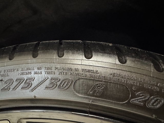 Vehicle image 27 of 32