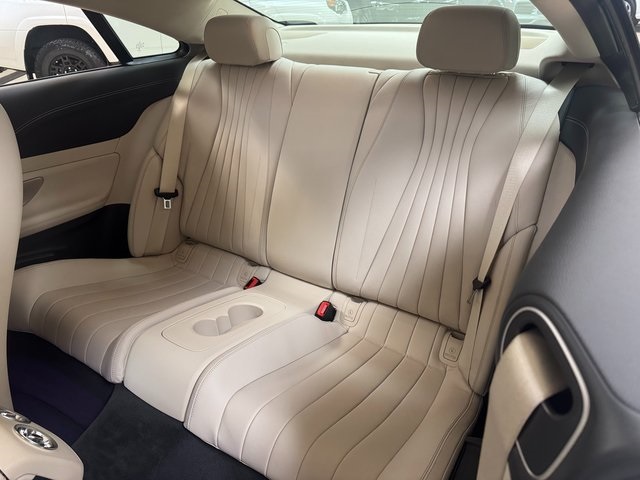 Vehicle image 10 of 32