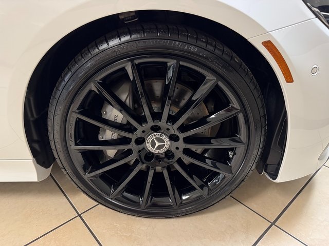 Vehicle image 8 of 32