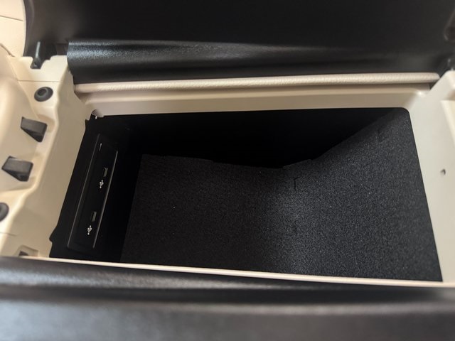 Vehicle image 20 of 32